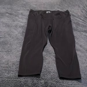 Yogalicious 2x Capri leggings